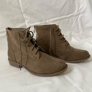 Atmosphere Taupe Boots